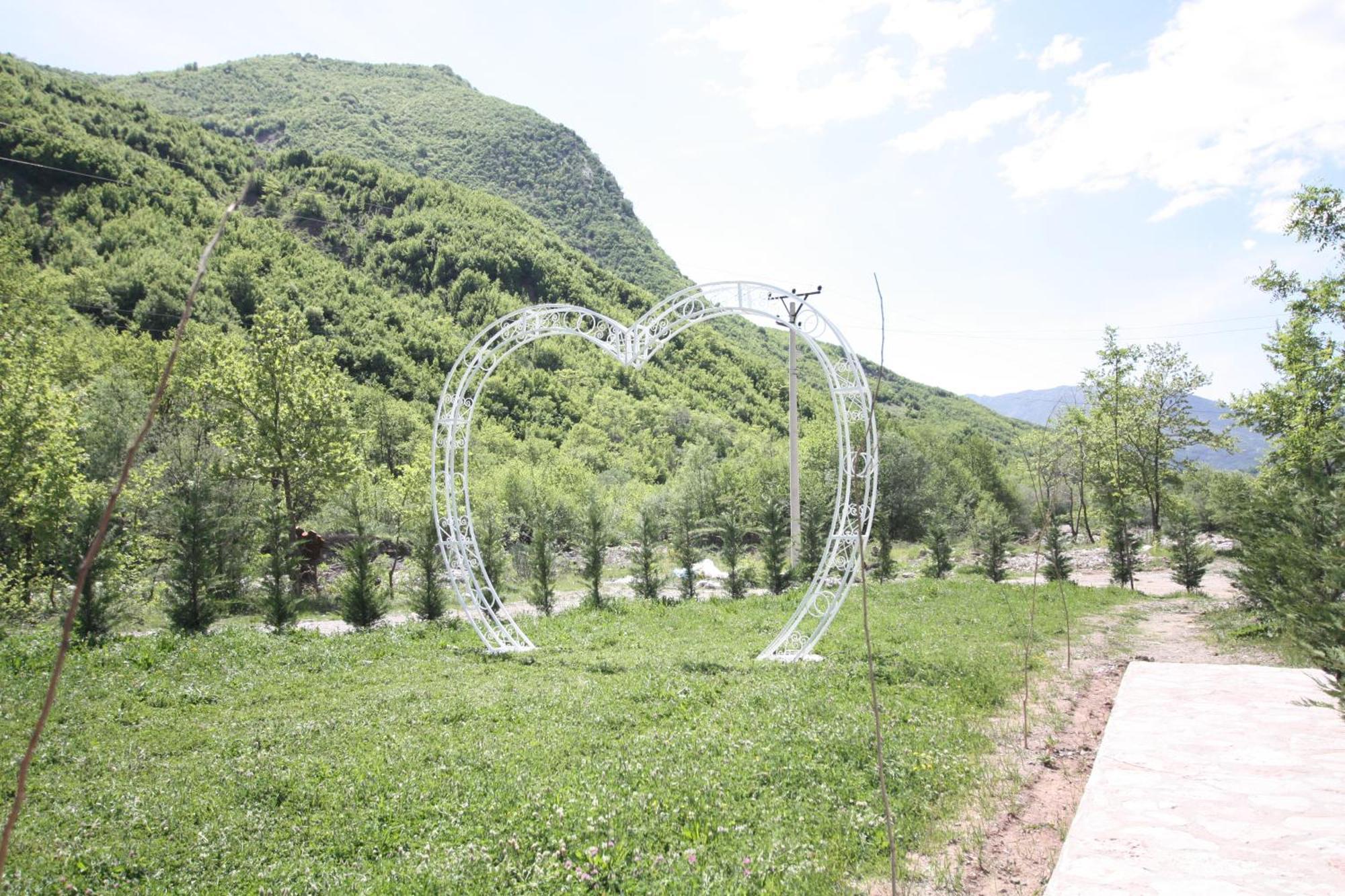 Lodge Lugina E Shengjergjit ,bujtinat