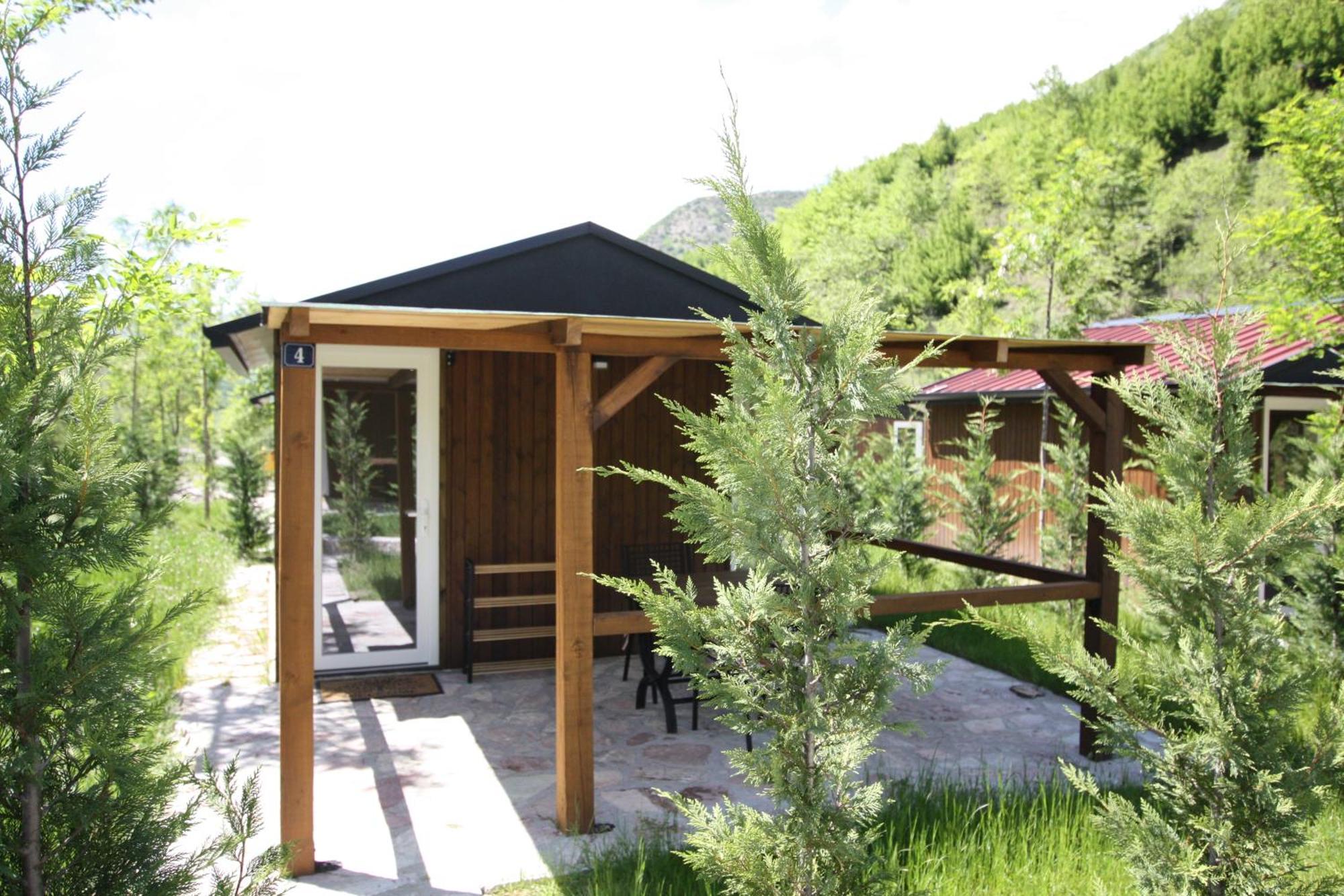 Lodge Lugina E Shengjergjit ,bujtinat Tirana