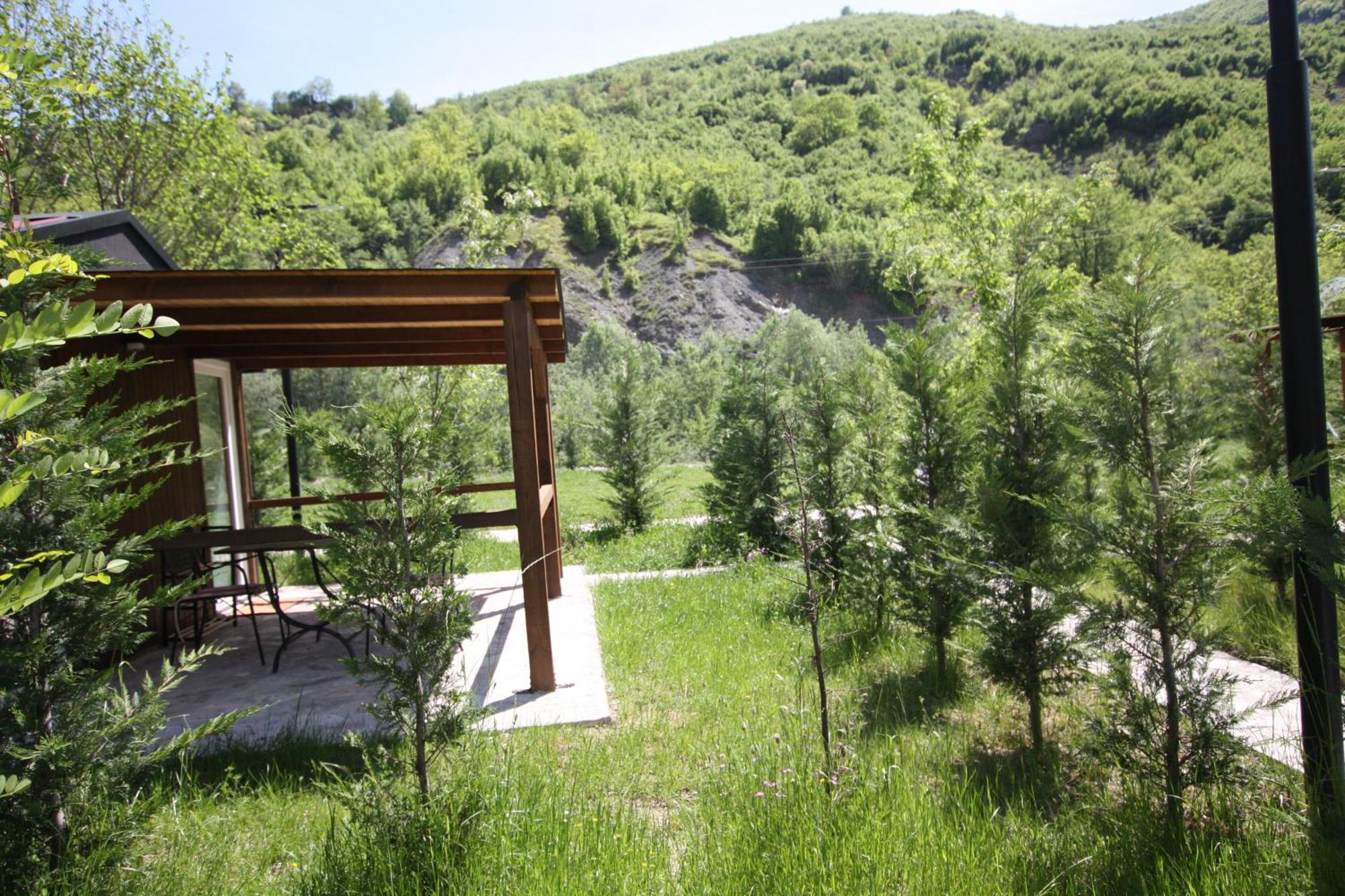 Lodge Lugina E Shengjergjit ,bujtinat