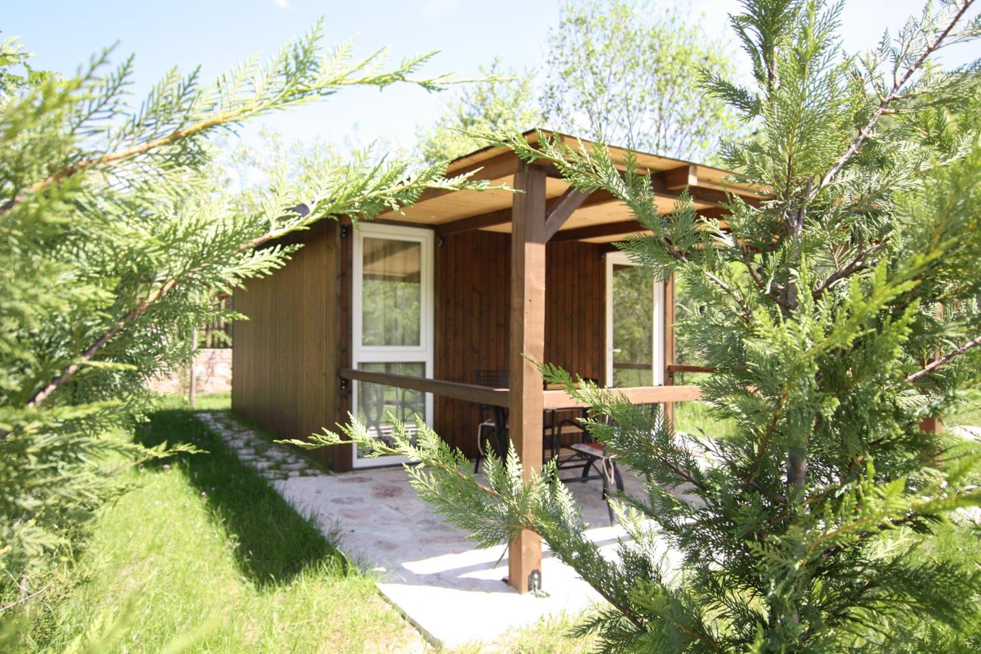 Lugina E Shengjergjit ,bujtinat Lodge