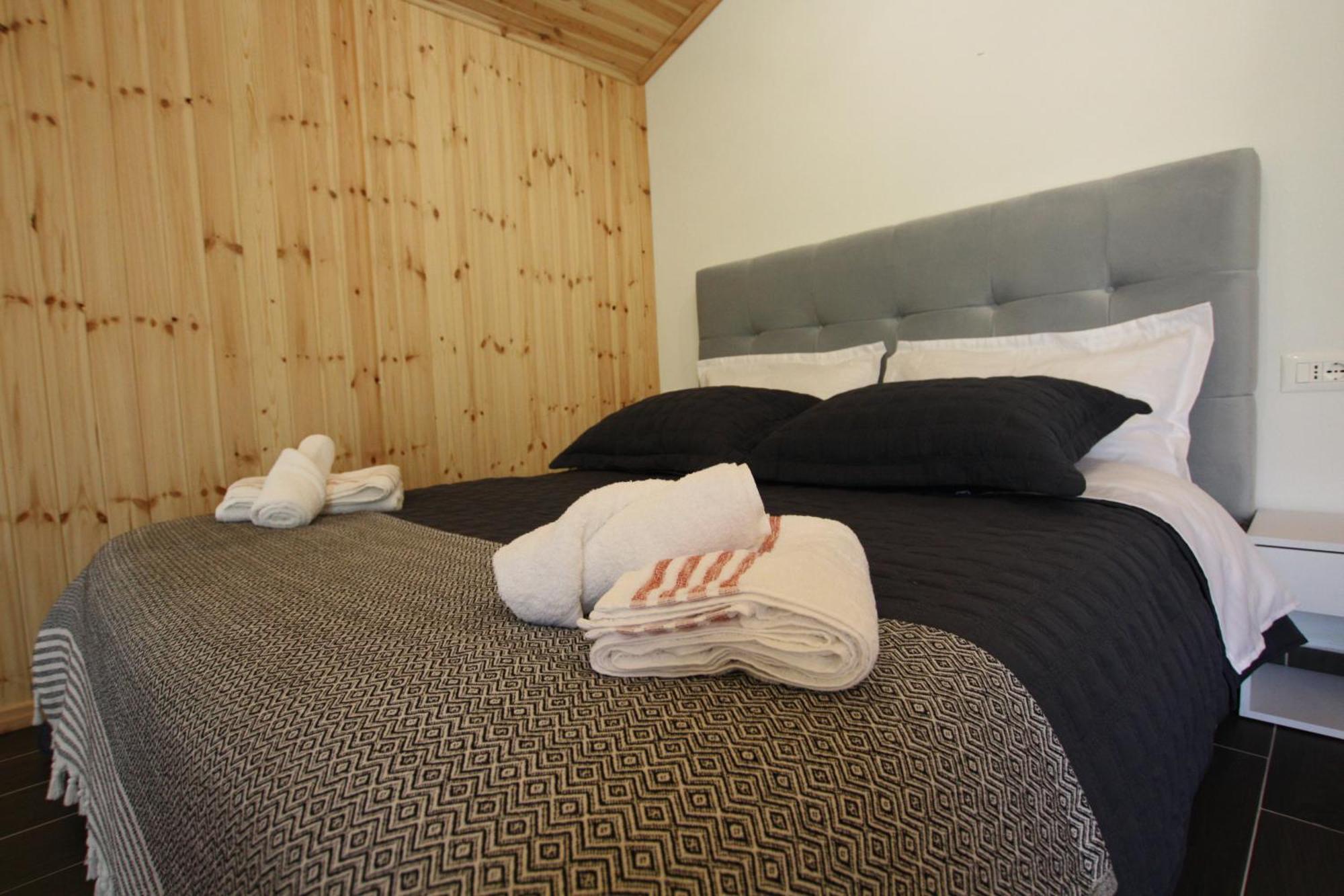 Lodge Lugina E Shengjergjit ,bujtinat