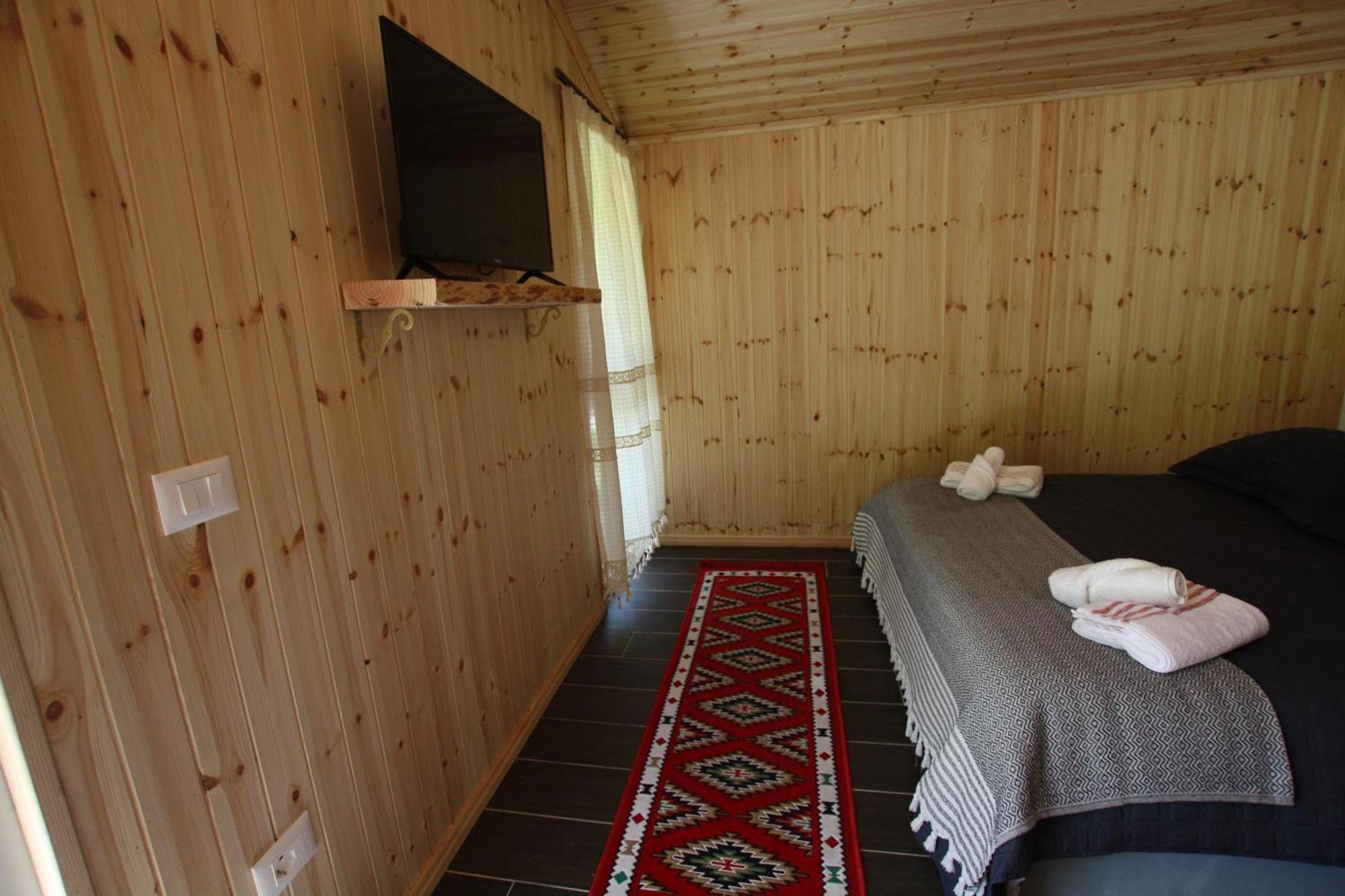Lodge Lugina E Shengjergjit ,bujtinat *