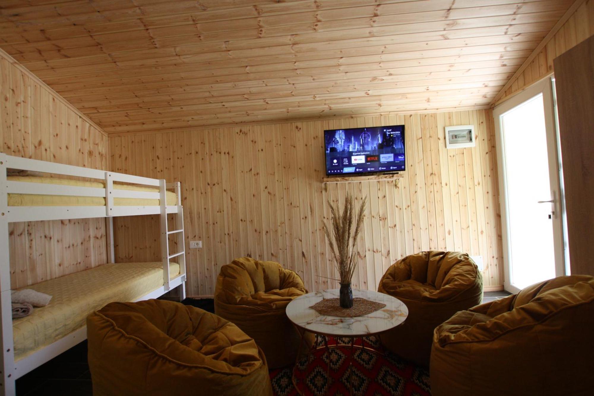 Lodge Lugina E Shengjergjit ,bujtinat *